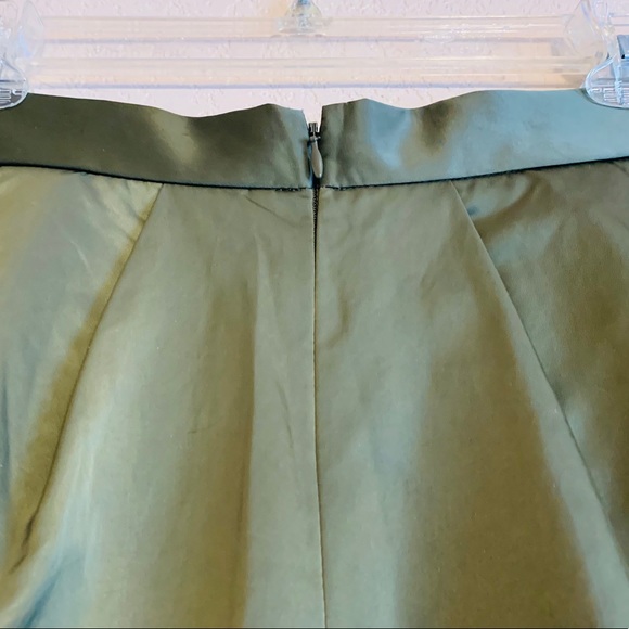NWT Banana Republic Pleated Full Olive Satin Skirt - Picture 5 of 8